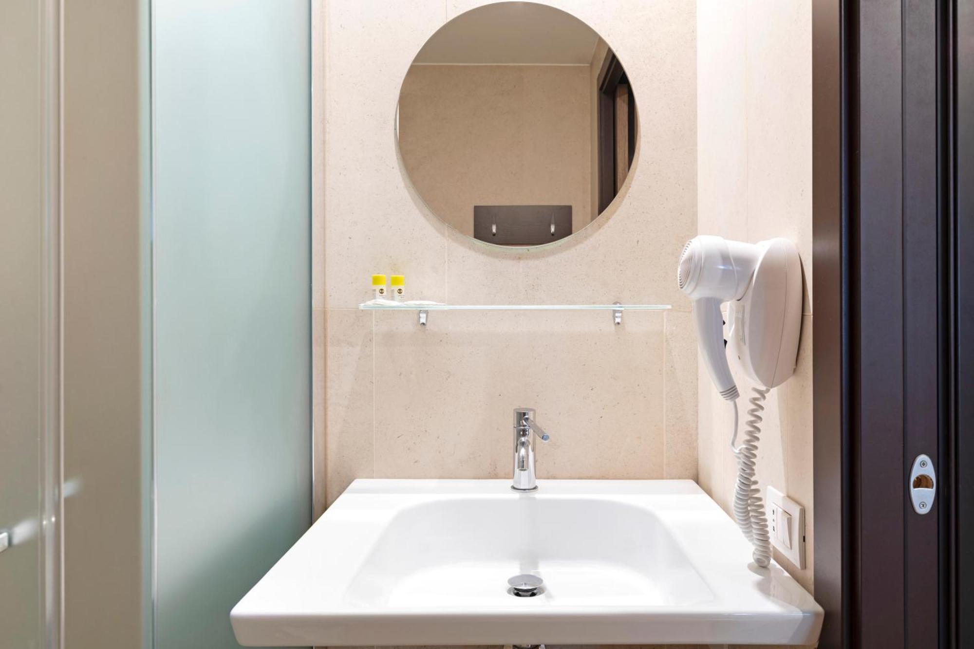 B&B Hotel Milano Central Station Екстер'єр фото