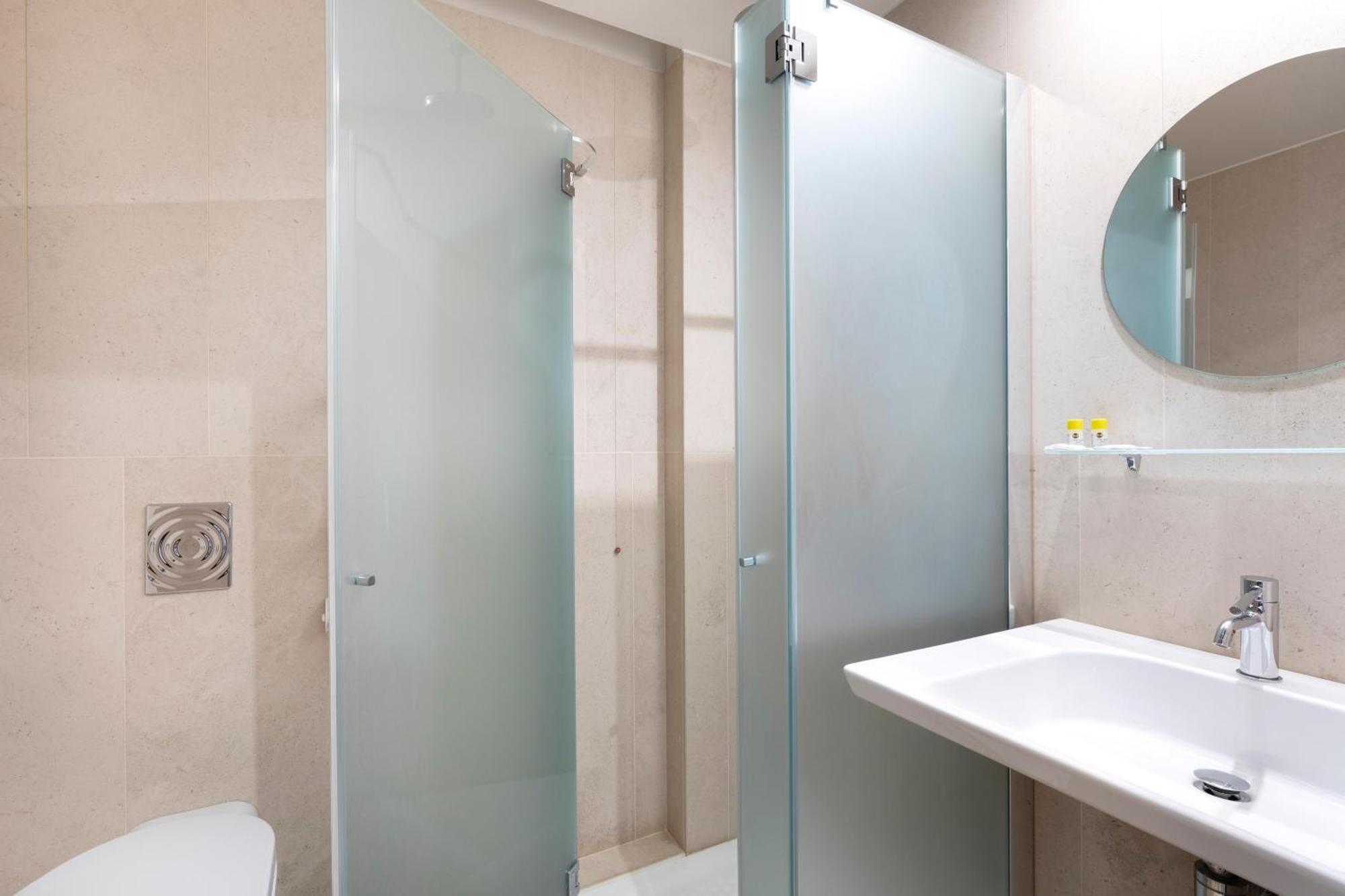 B&B Hotel Milano Central Station Екстер'єр фото
